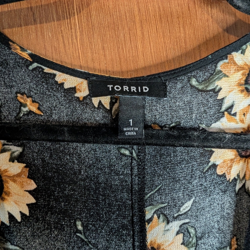 Black and Sunflower kimono - Picture 4 of 9